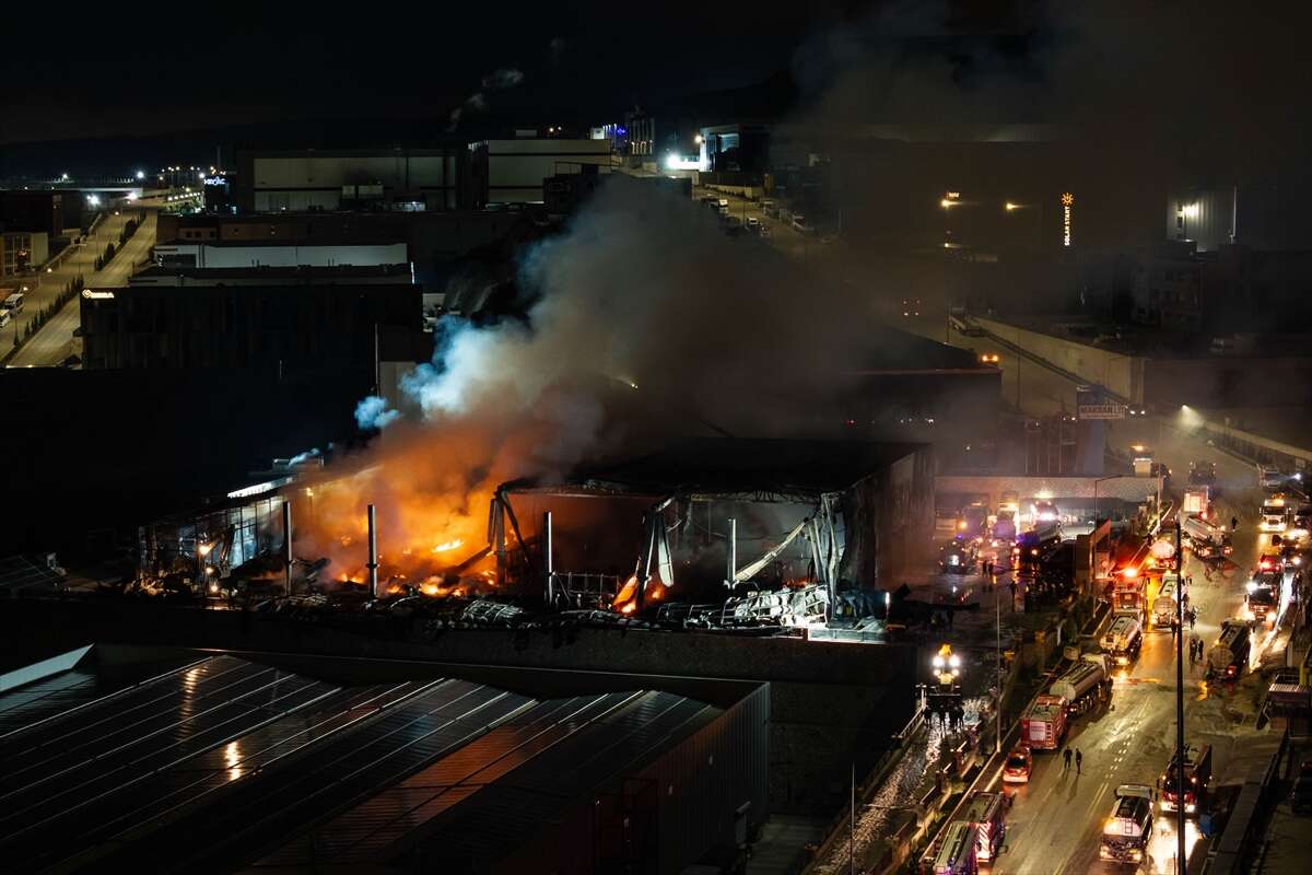 OSB’deki fabrikada çıkan yangın 5 saatte söndürüldü 6